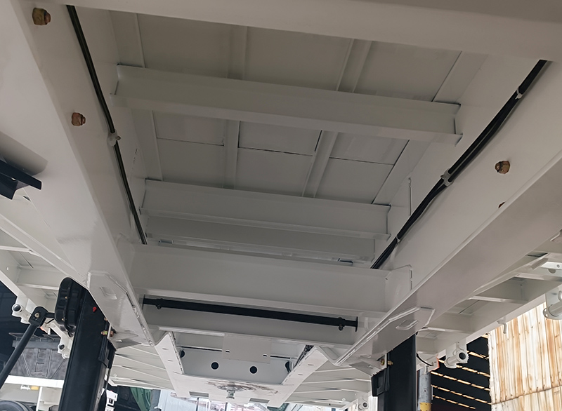 main beam of flatbed trailer