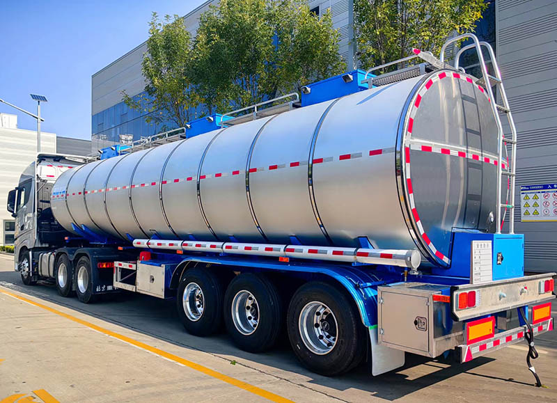 Tri-Axle Stainless Steel Tanker Semi Trailer Tri-Axle Stainless Steel Tanker Semi Trailer